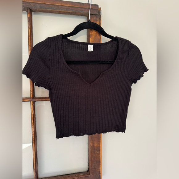 H&M Tops - H&M Black Ribbed Cropped Women's Top